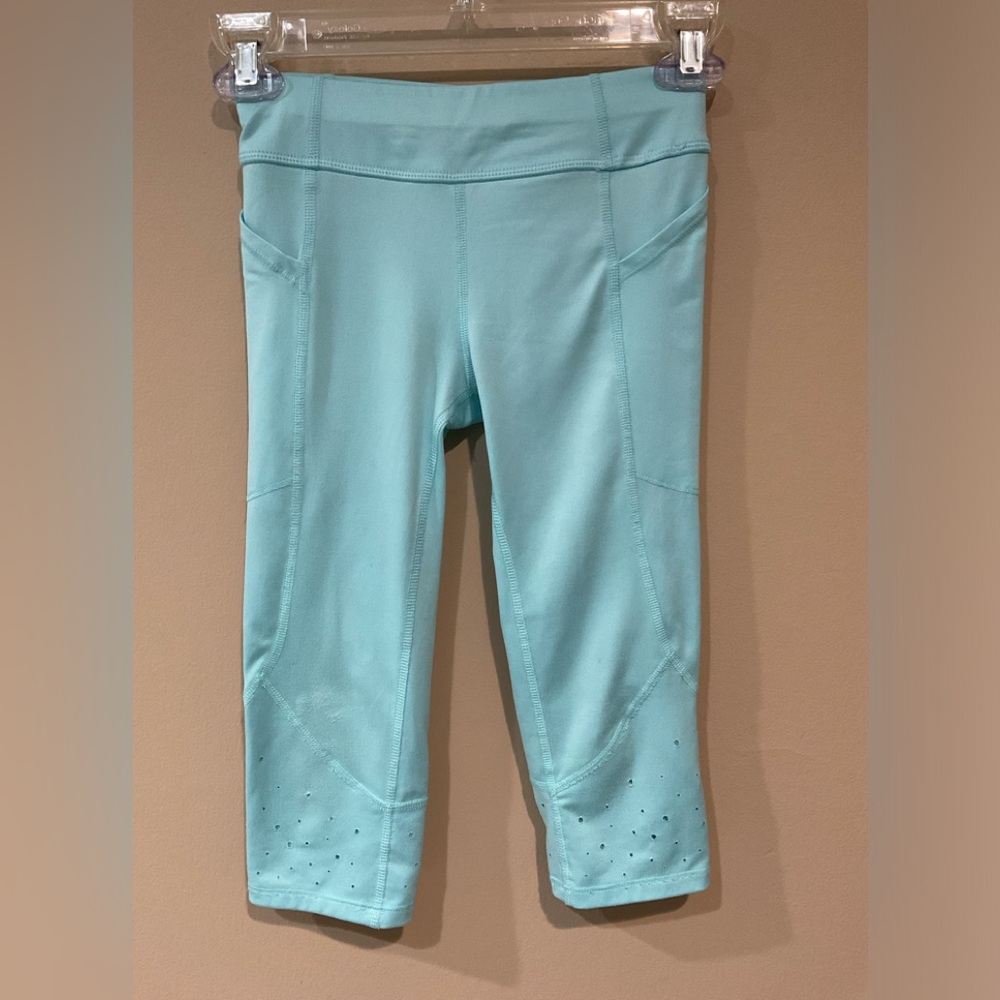 ππ all in motion Girlβs Cropped Leggings, Side Pockets, Perforated Hem, 6